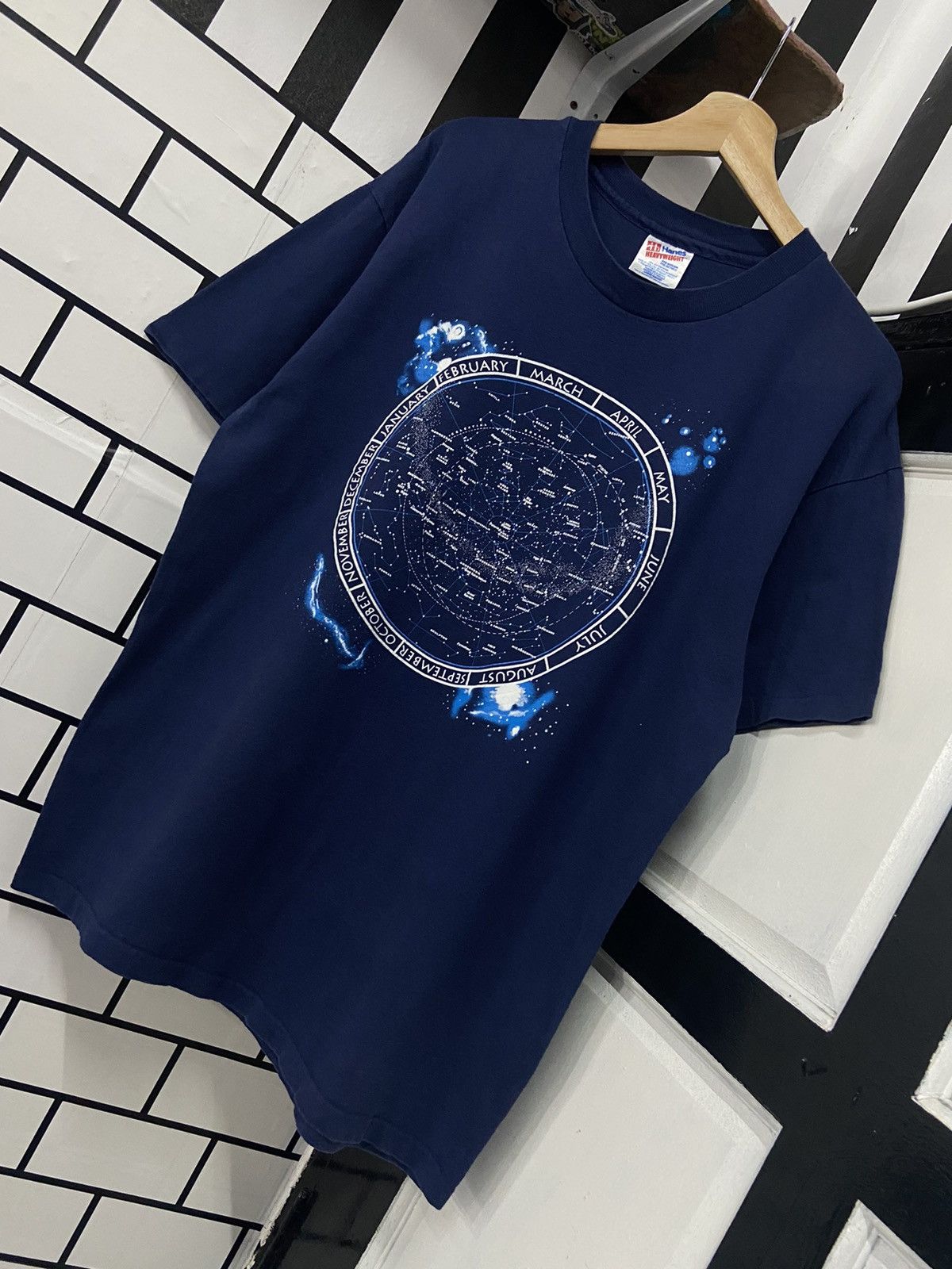 Vintage Vintage 90’s Zodiac Month Art Single Stitch Tshirt Size US L / EU 52-54 / 3 - 3 Thumbnail