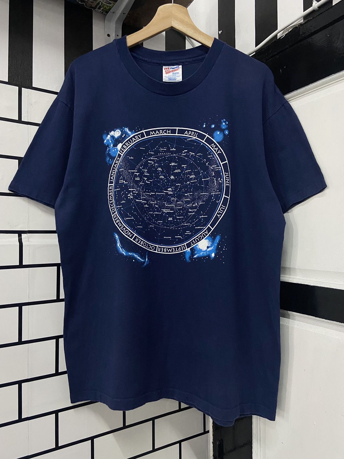 Vintage Vintage 90’s Zodiac Month Art Single Stitch Tshirt Size US L / EU 52-54 / 3 - 1 Thumbnail
