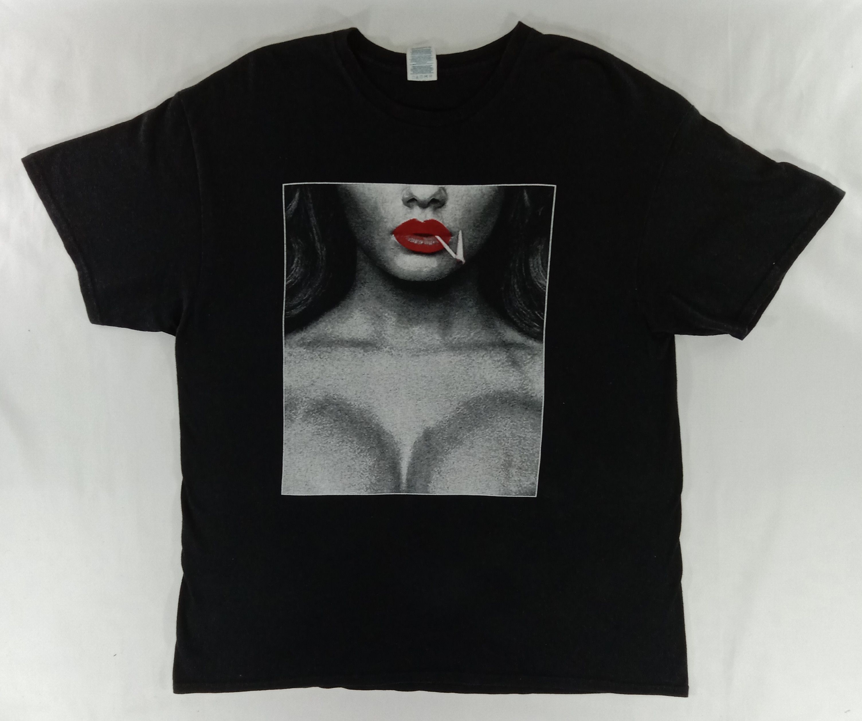 Delta Vintage Delta Sexy Girl Naked Photo T Shirt Size US XL / EU 56 / 4 - 1 Thumbnail