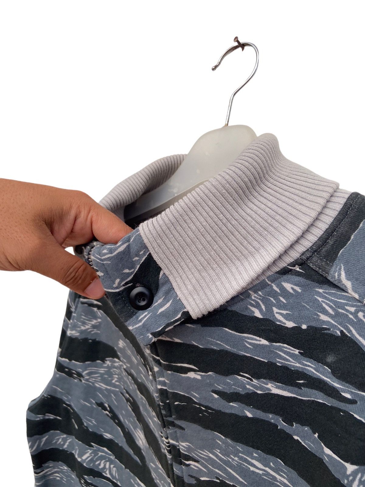 Japanese Brand Tiger Stripe Camouflage Jacket by Point Size US L / EU 52-54 / 3 - 5 Thumbnail