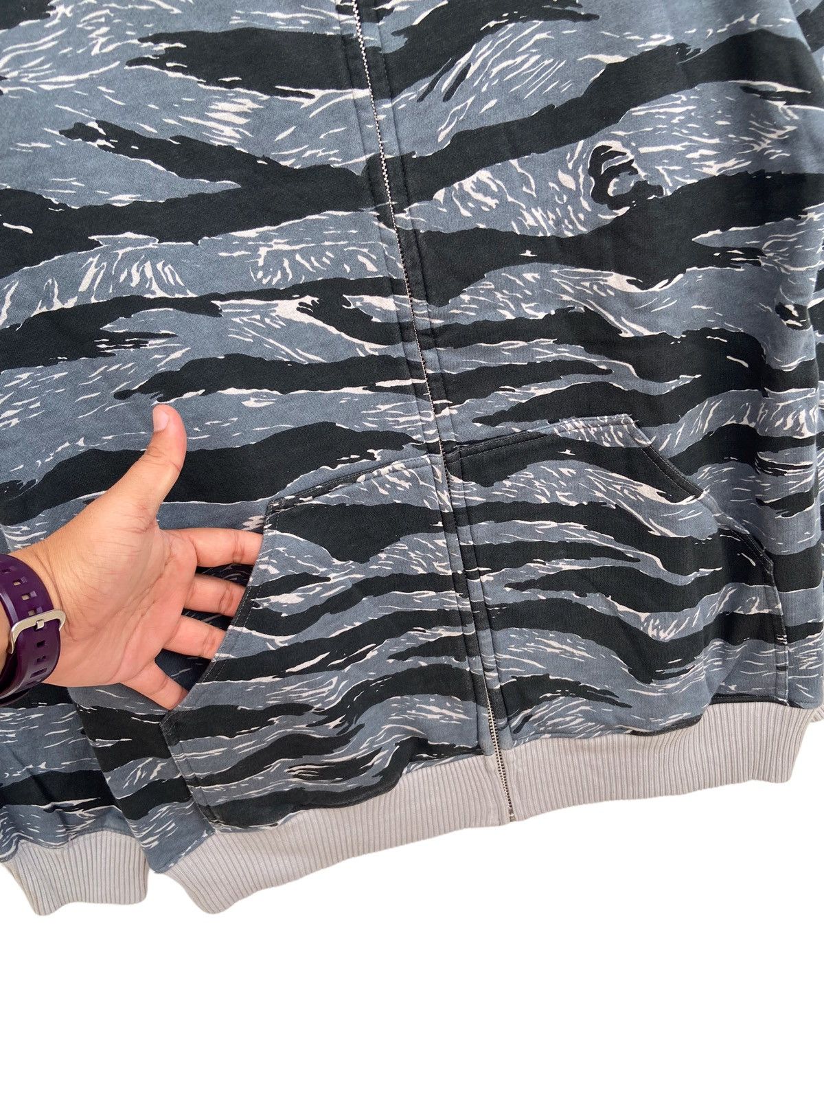 Japanese Brand Tiger Stripe Camouflage Jacket by Point Size US L / EU 52-54 / 3 - 3 Thumbnail