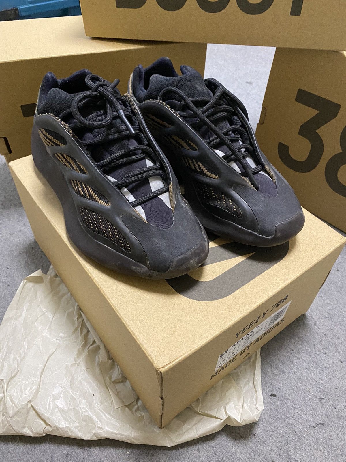 Adidas × Kanye West Adidas Yeezy 700 V3 7.5us Size US 7.5 / EU 40-41 - 3 Thumbnail