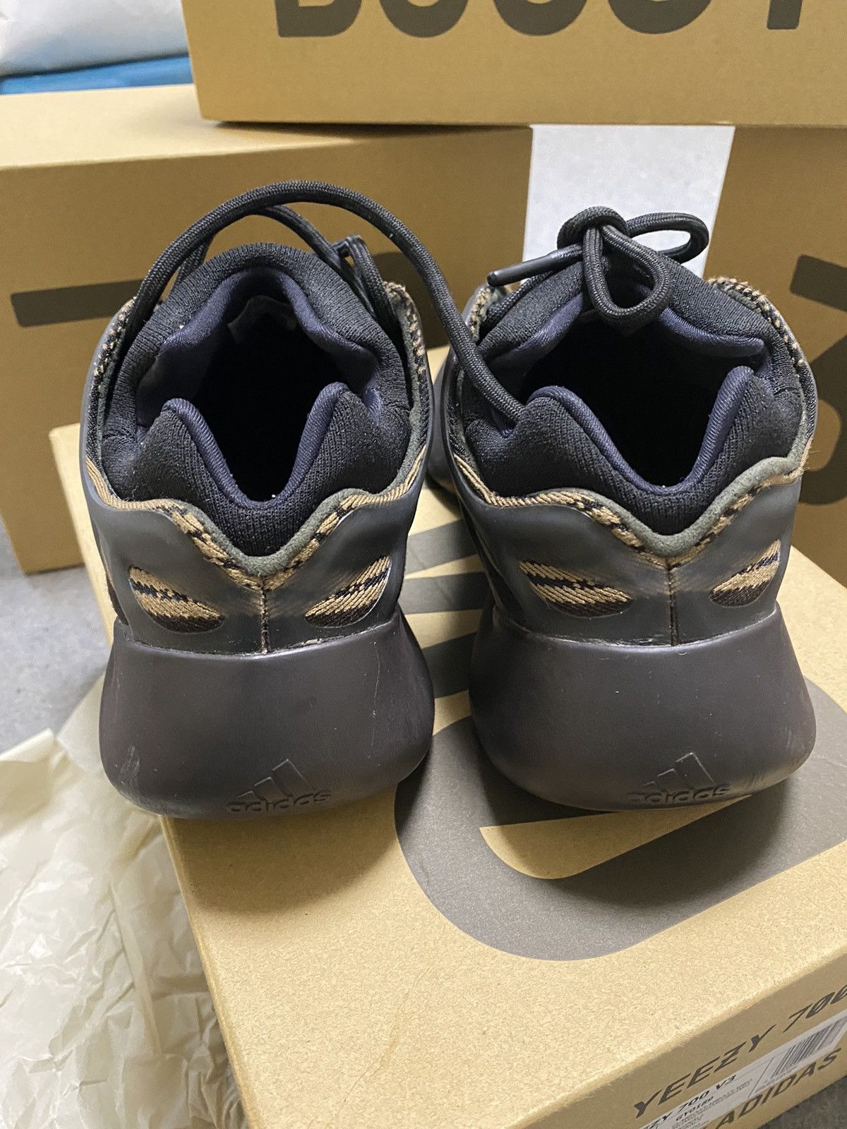 Adidas × Kanye West Adidas Yeezy 700 V3 7.5us Size US 7.5 / EU 40-41 - 4 Thumbnail