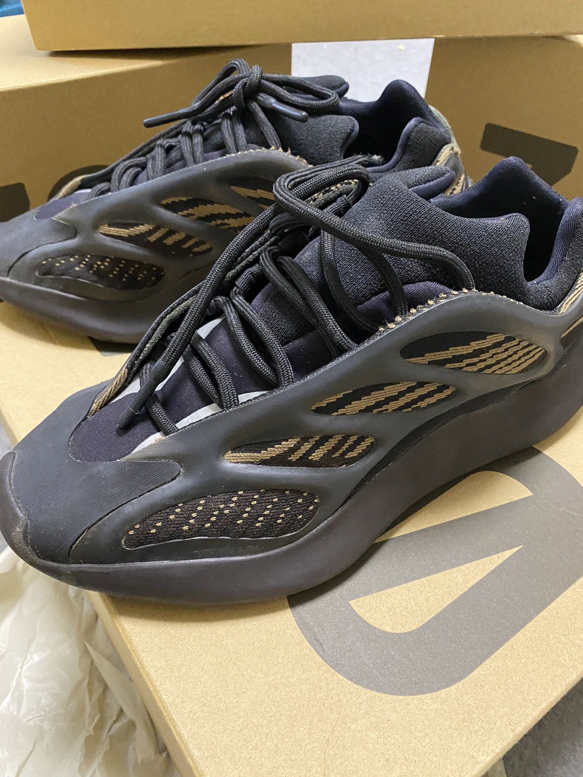 Adidas × Kanye West Adidas Yeezy 700 V3 7.5us Size US 7.5 / EU 40-41 - 2 Thumbnail