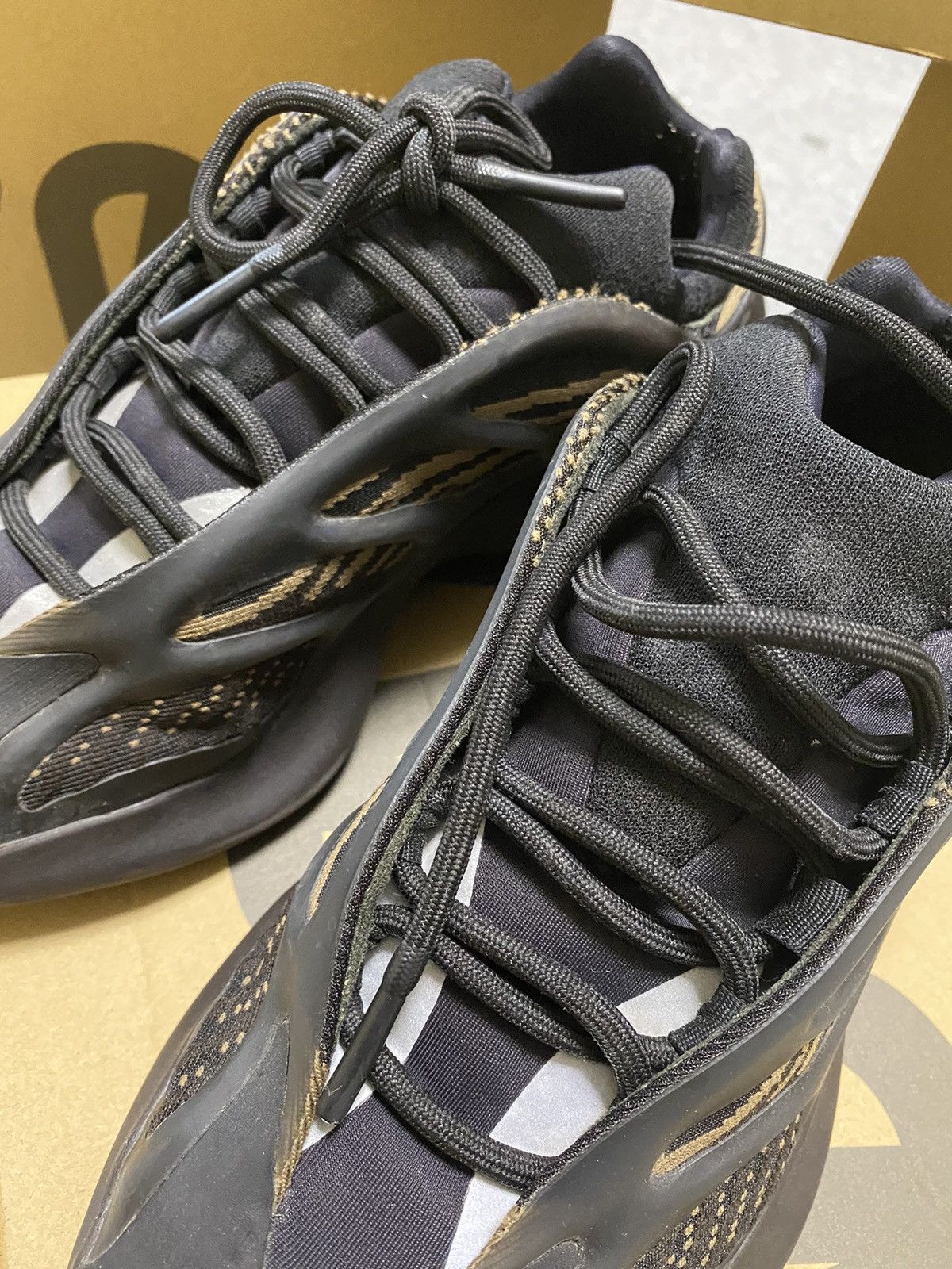 Adidas × Kanye West Adidas Yeezy 700 V3 7.5us Size US 7.5 / EU 40-41 - 7 Thumbnail