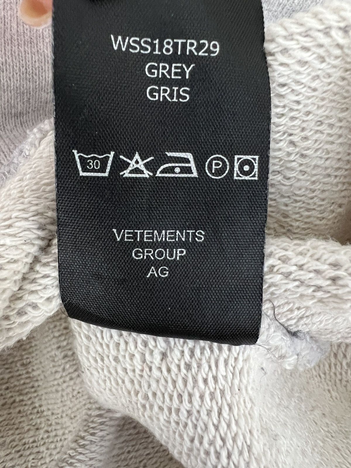Tommy Hilfiger × Vetements Vetements x Tommy Hilfiger Hoodie Size US M / EU 48-50 / 2 - 9 Thumbnail