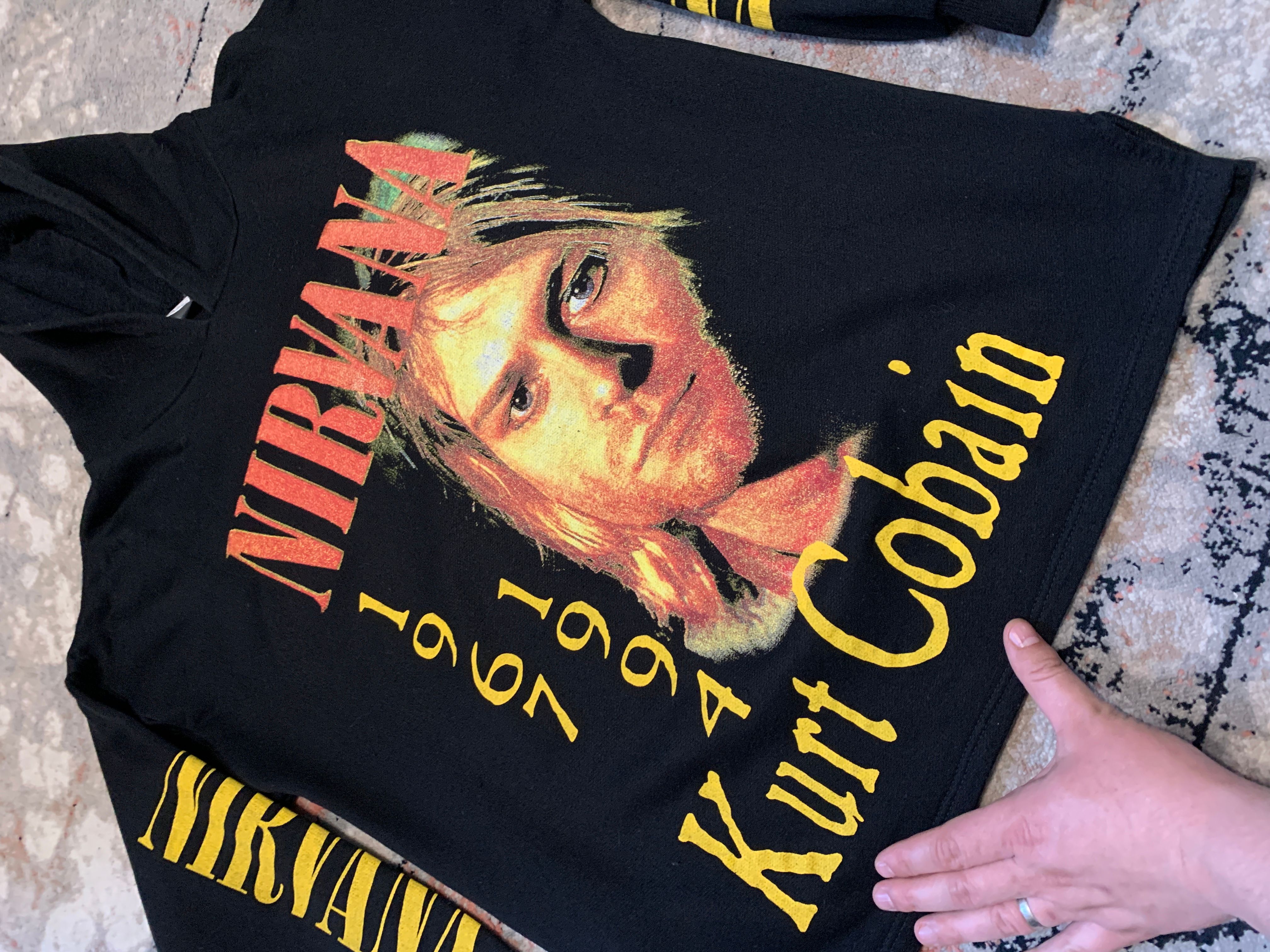 Vintage Nirvana Kurt Cobain 1967-1994 Vintage Bootleg Hoodie Size US S / EU 44-46 / 1 - 5 Thumbnail