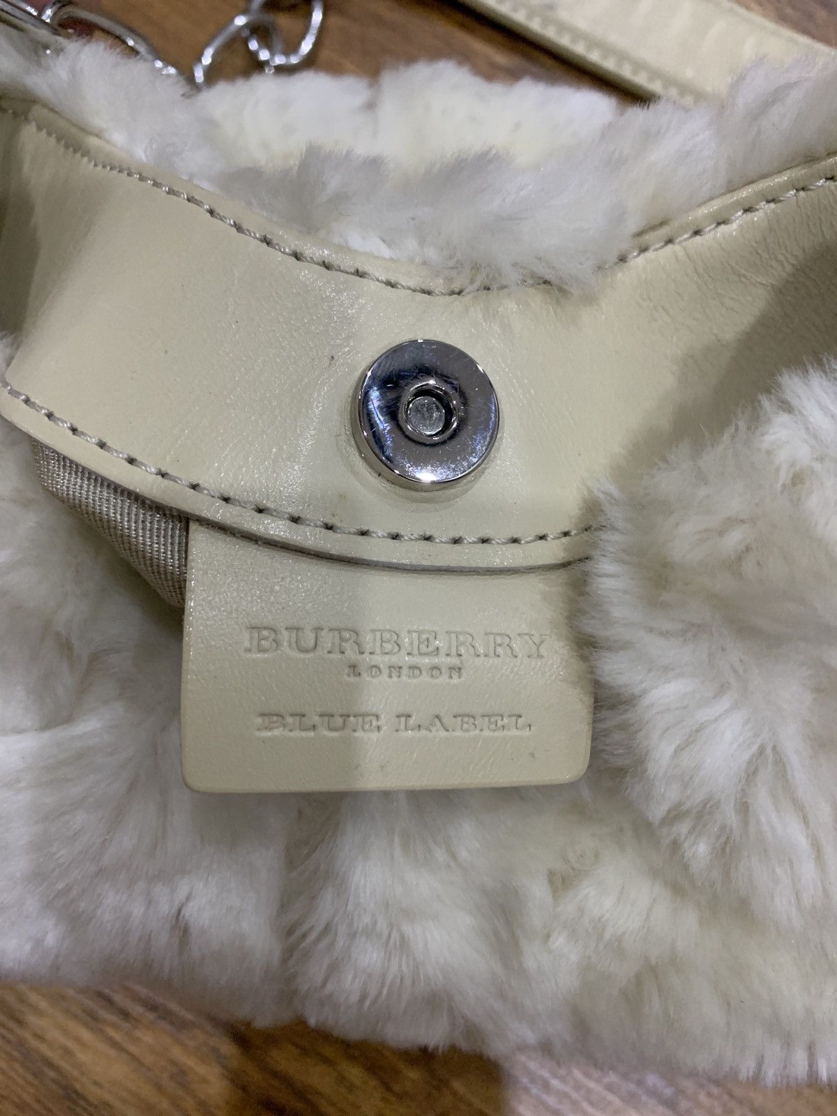 Burberry VINTAGE BURBERRY FAUX FUR HANDHELD BAG Size ONE SIZE - 12 Thumbnail