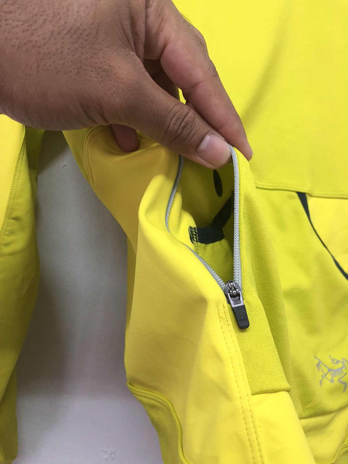 Arc'teryx 🦎Arc'Teryx Yellow Windstopper Jackets Women Size S / US 4 / IT 40 - 20 Thumbnail