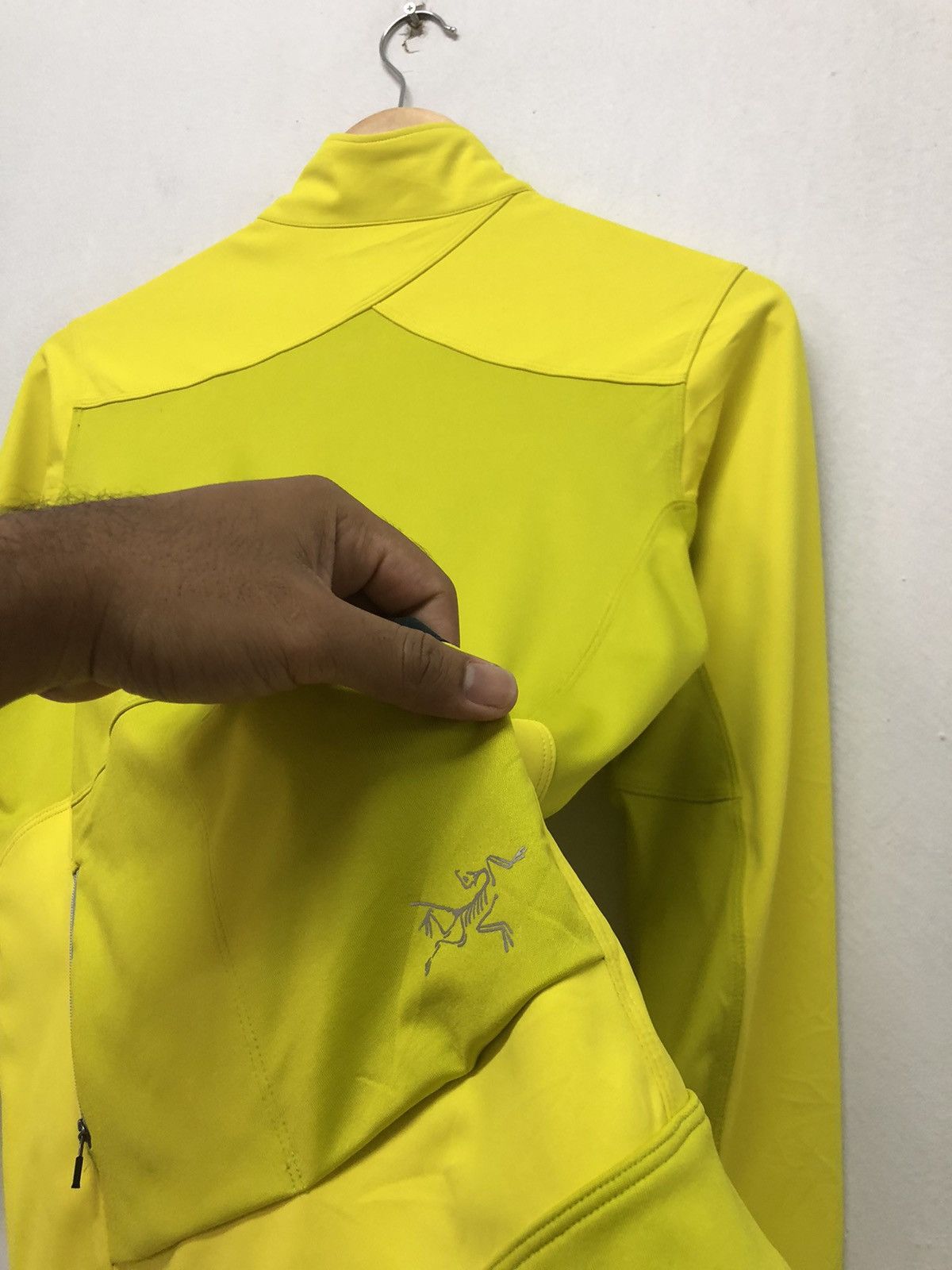 Arc'teryx 🦎Arc'Teryx Yellow Windstopper Jackets Women Size S / US 4 / IT 40 - 21 Thumbnail