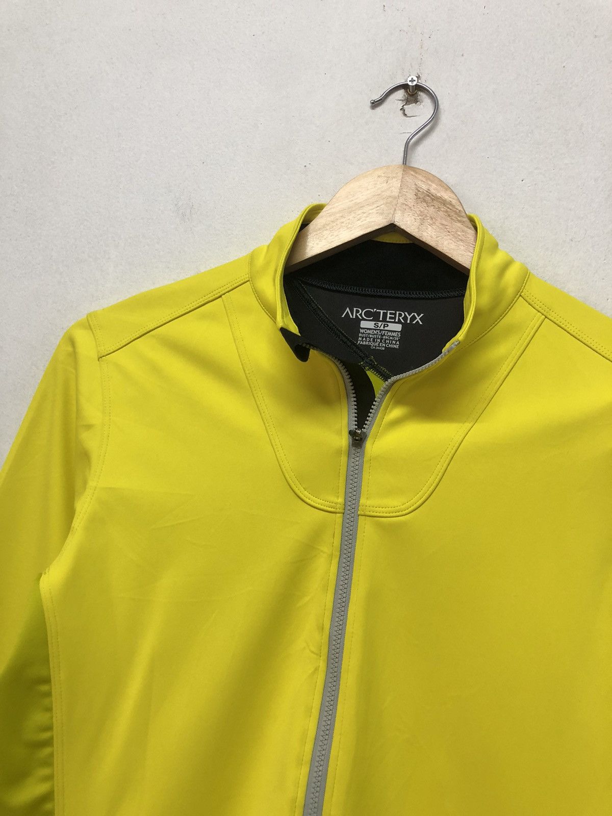 Arc'teryx 🦎Arc'Teryx Yellow Windstopper Jackets Women Size S / US 4 / IT 40 - 4 Thumbnail