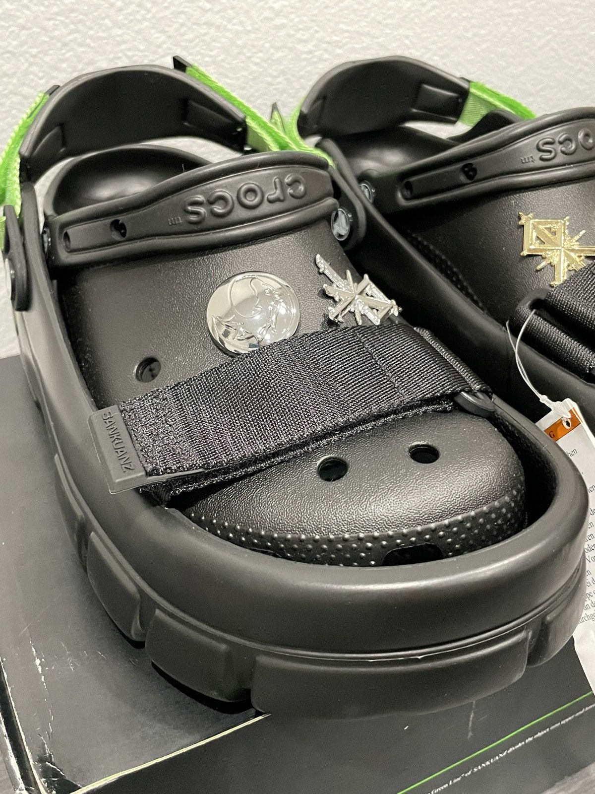 Crocs Sankuanz x Crocs black sz9 Size US 9 / EU 42 - 4 Thumbnail