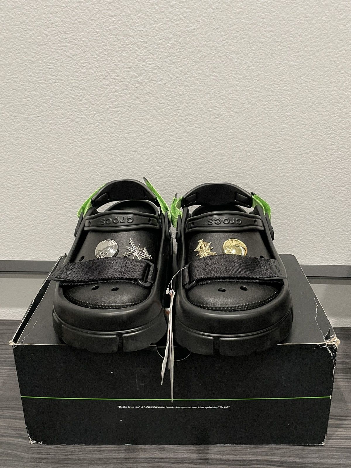 Crocs Sankuanz x Crocs black sz9 Size US 9 / EU 42 - 2 Thumbnail