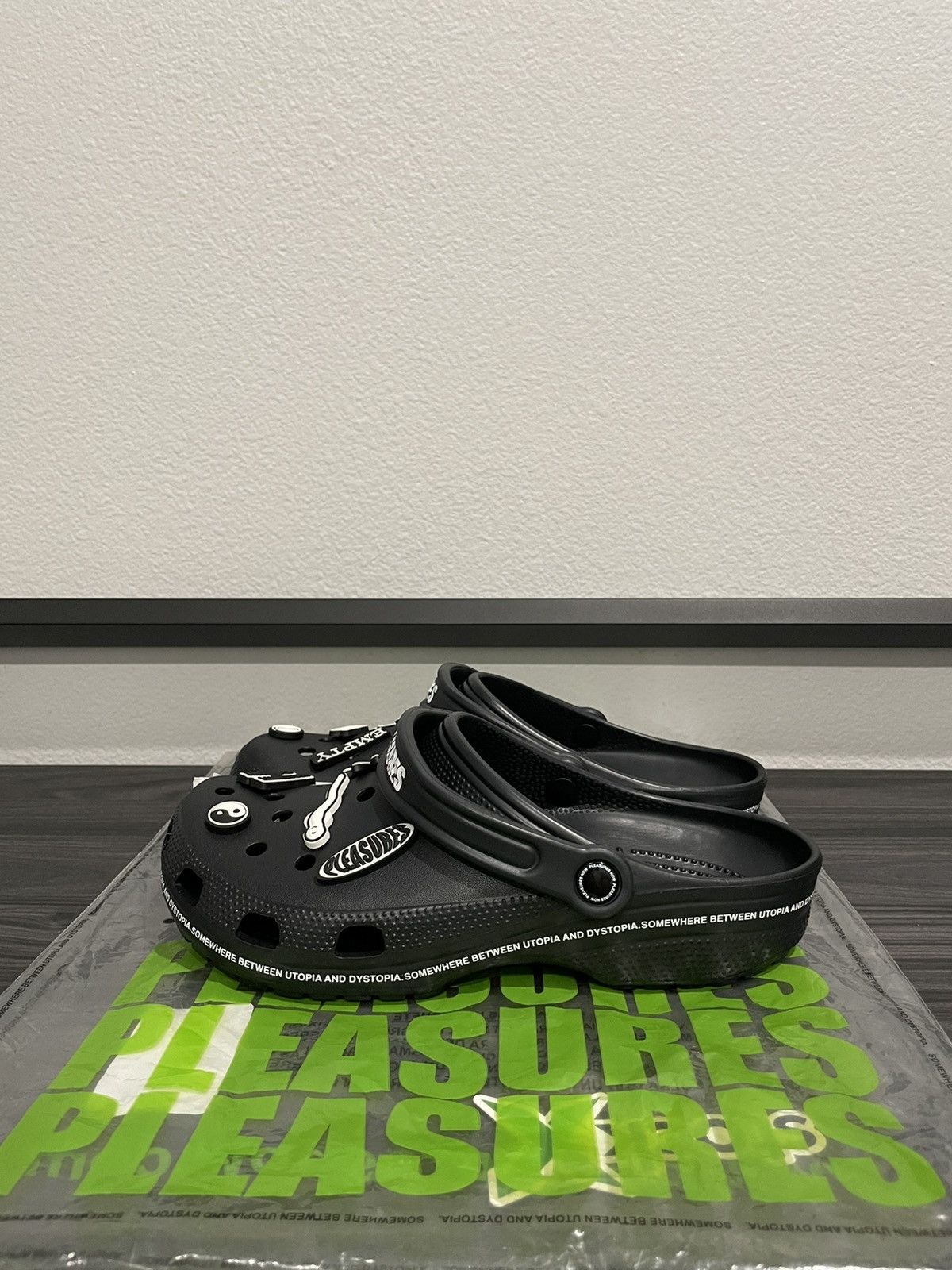Crocs CROCS X PLEASURES Utopia Dystopia 2019 Size US 9 / EU 42 - 2 Thumbnail