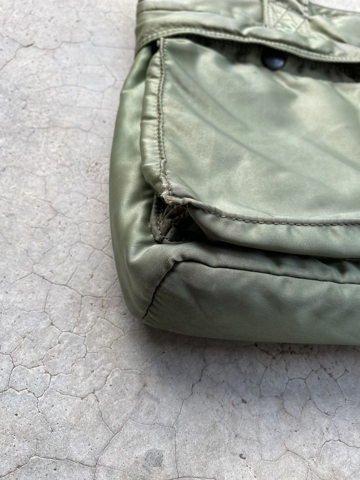 Head Porter 💥PORTER YOSHIDA & Co. Tanker Nylon Totebag Rare Army Green Size ONE SIZE - 5 Thumbnail