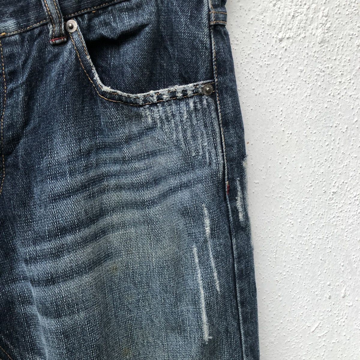 Burberry AUTHENTIC BURBERRY BLACK LABEL DISTRESSED DENIM PANTS Size US 32 / EU 48 - 10 Thumbnail