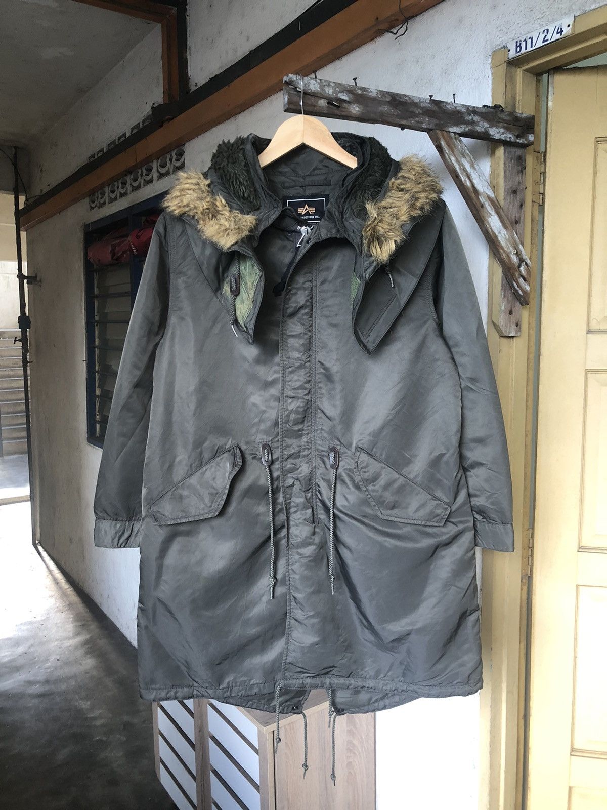 Alpha Industries Vintage Alpha Industries Military Parka Jacket With Fur Size US S / EU 44-46 / 1 - 3 Thumbnail