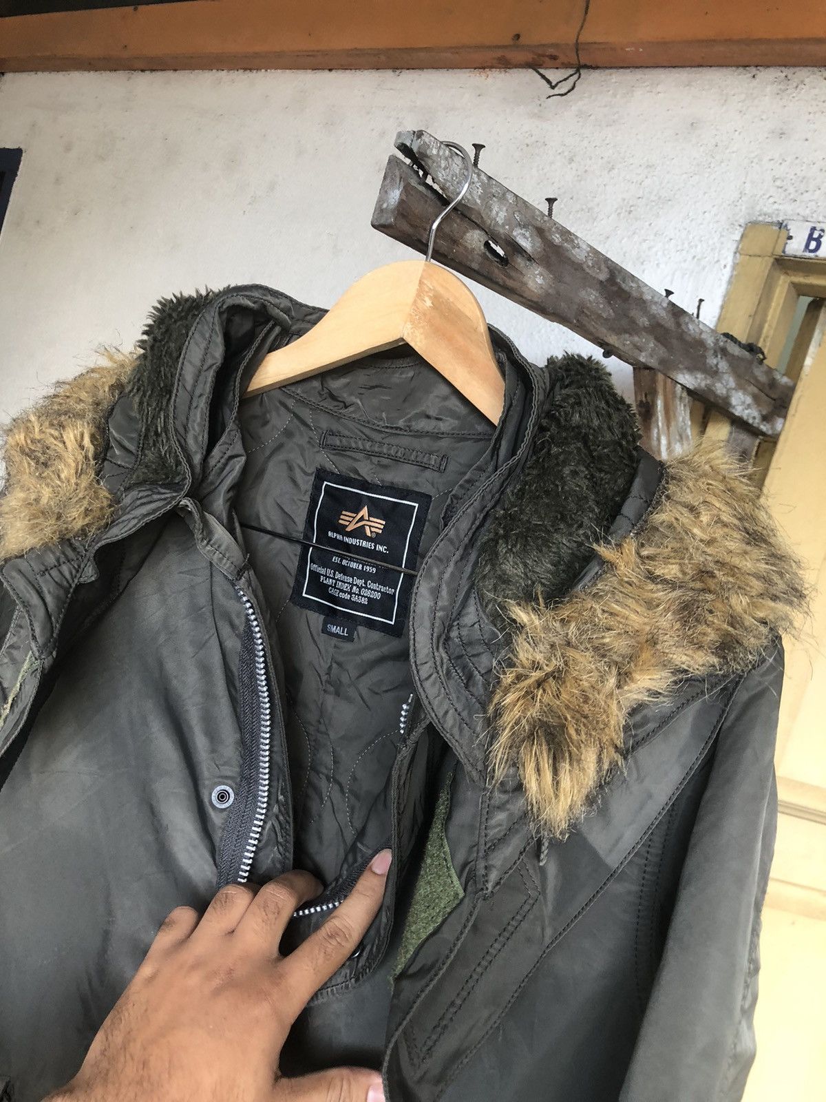 Alpha Industries Vintage Alpha Industries Military Parka Jacket With Fur Size US S / EU 44-46 / 1 - 16 Thumbnail