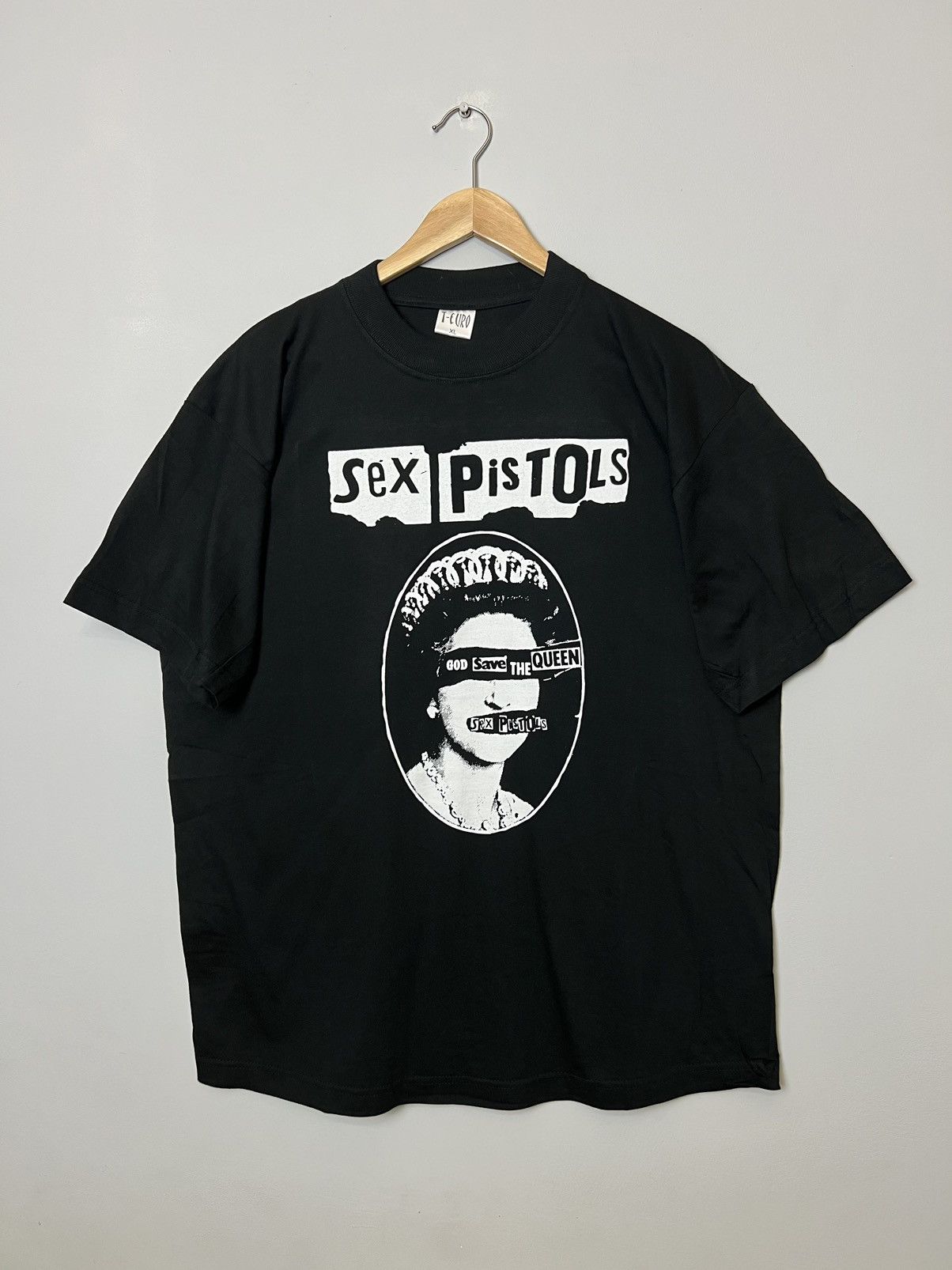 Band Tees 90s Sex Pistols God Save Queen Vintage Rare Punk Band Tshirt Size US L / EU 52-54 / 3 - 1 Thumbnail