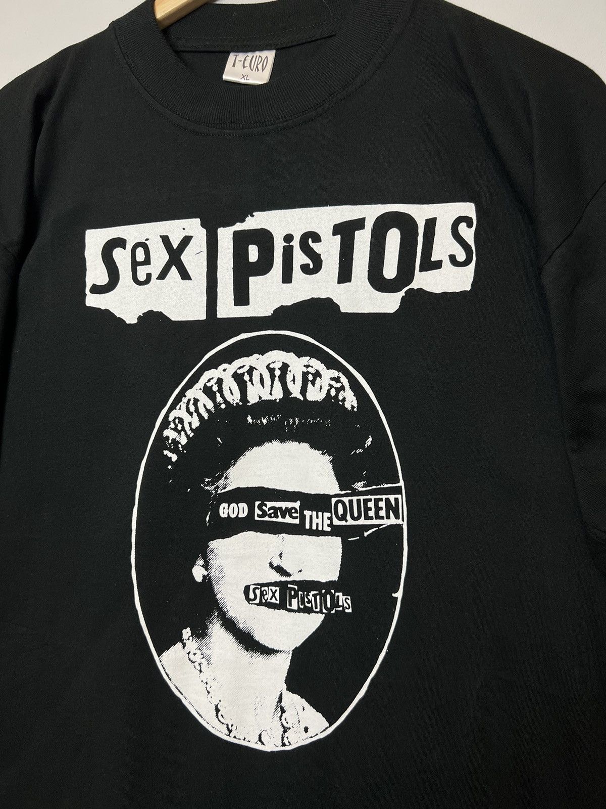 Band Tees 90s Sex Pistols God Save Queen Vintage Rare Punk Band Tshirt Size US L / EU 52-54 / 3 - 2 Thumbnail