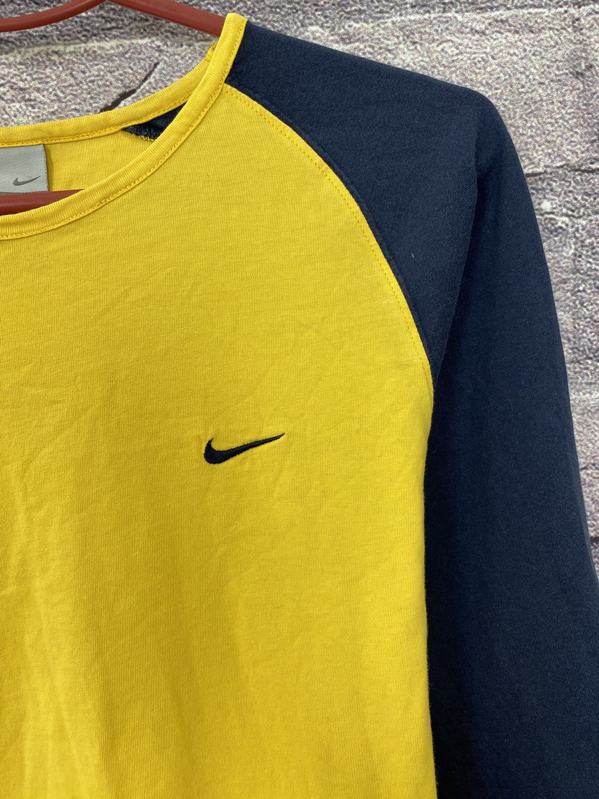 Vintage Vintage light sweatshirt Nike Ukraine rare swoosh Y2k USA Size US S / EU 44-46 / 1 - 3 Thumbnail
