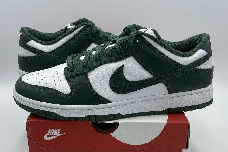 Nike dunk low 'Michigan State'