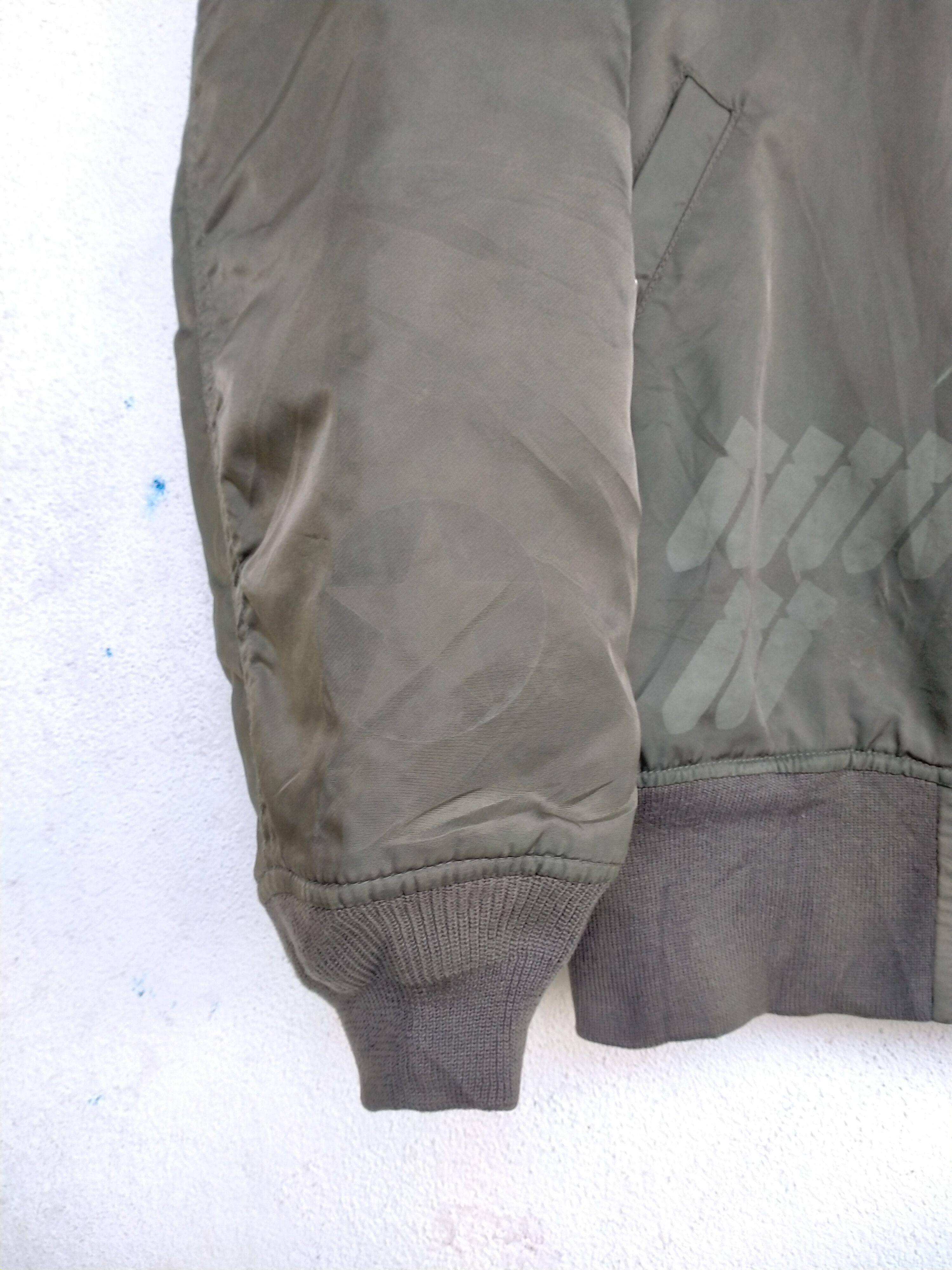 Avirex × Vintage Vintage Distressed Avirex Midnight Attack Ma-1 Flight Jacket Size US L / EU 52-54 / 3 - 15 Thumbnail