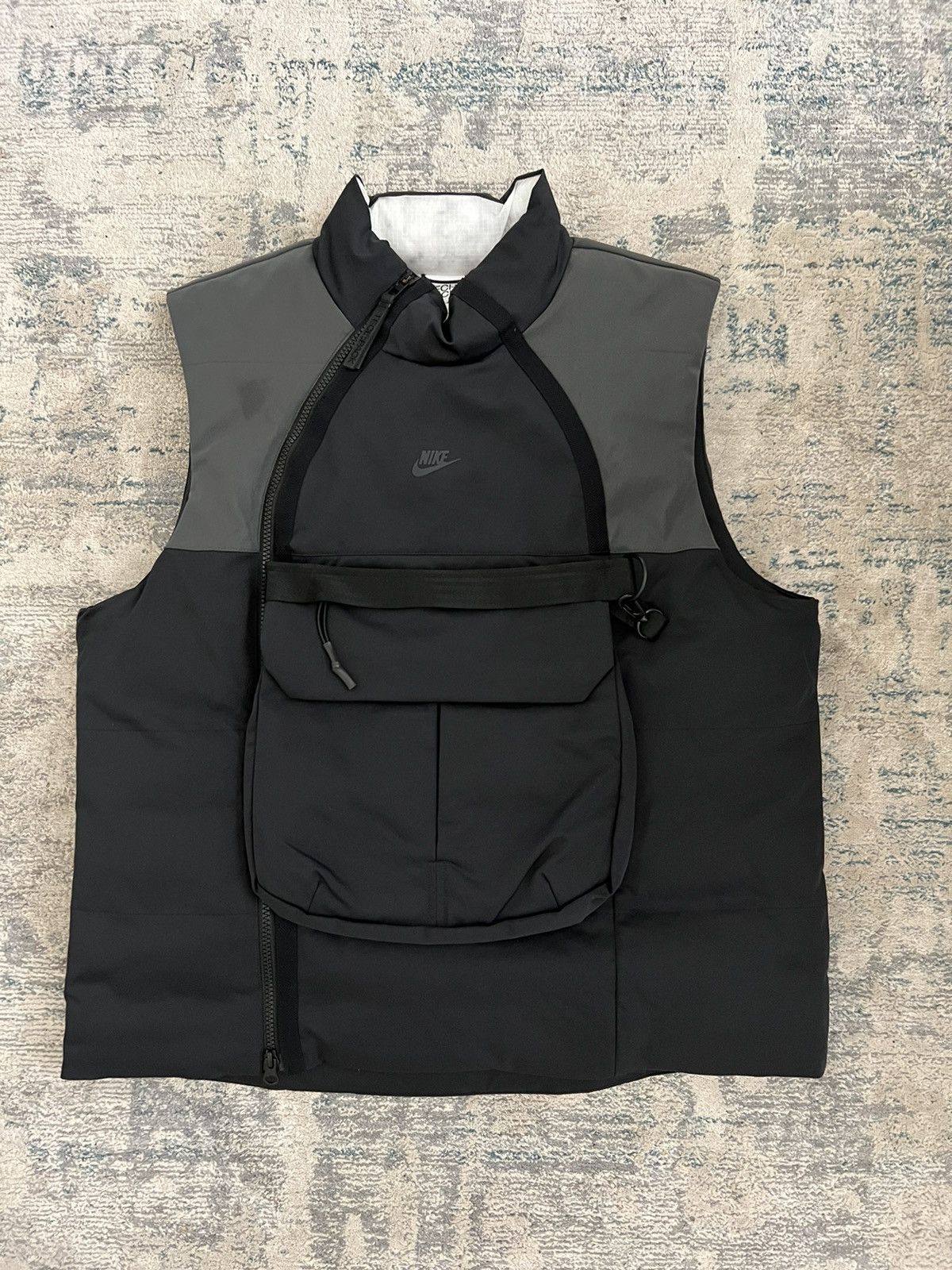 Nike black down tech pack vest hotsell