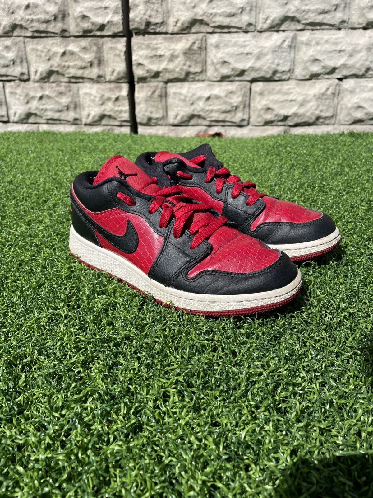Jordan Brand × Nike Air Jordan 1 Low BG 'Gym Red Black' 553560-610 Size US 5 / EU 37 - 3 Thumbnail