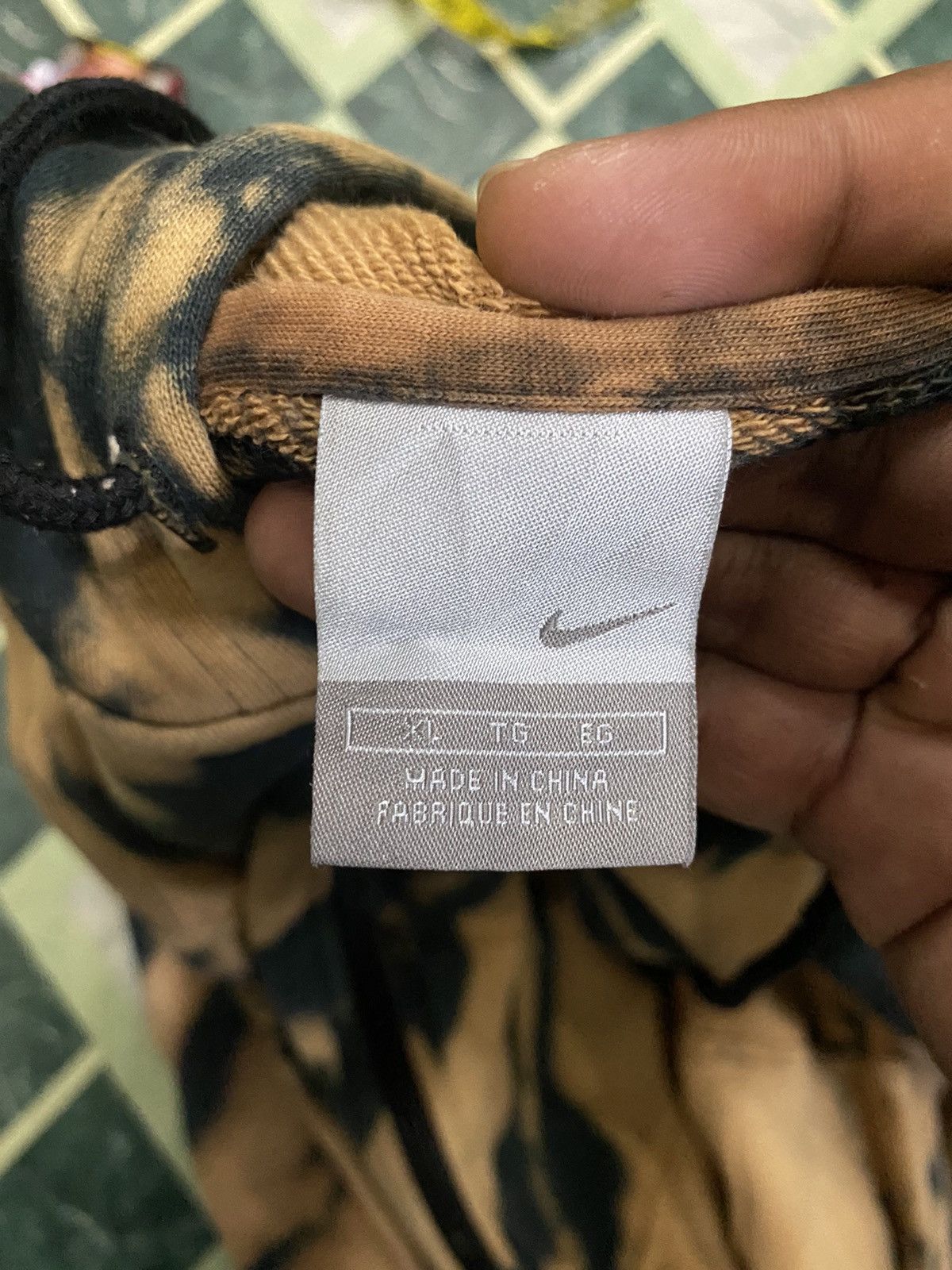Nike Nike Zipper Hoodie Tyedye Size US XL / EU 56 / 4 - 5 Thumbnail