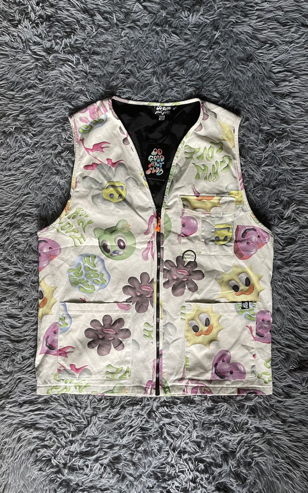 Lazy Oaf Lazy Oaf graphic vest NWT do good art club “grow love” Size US XL / EU 56 / 4 - 1 Thumbnail