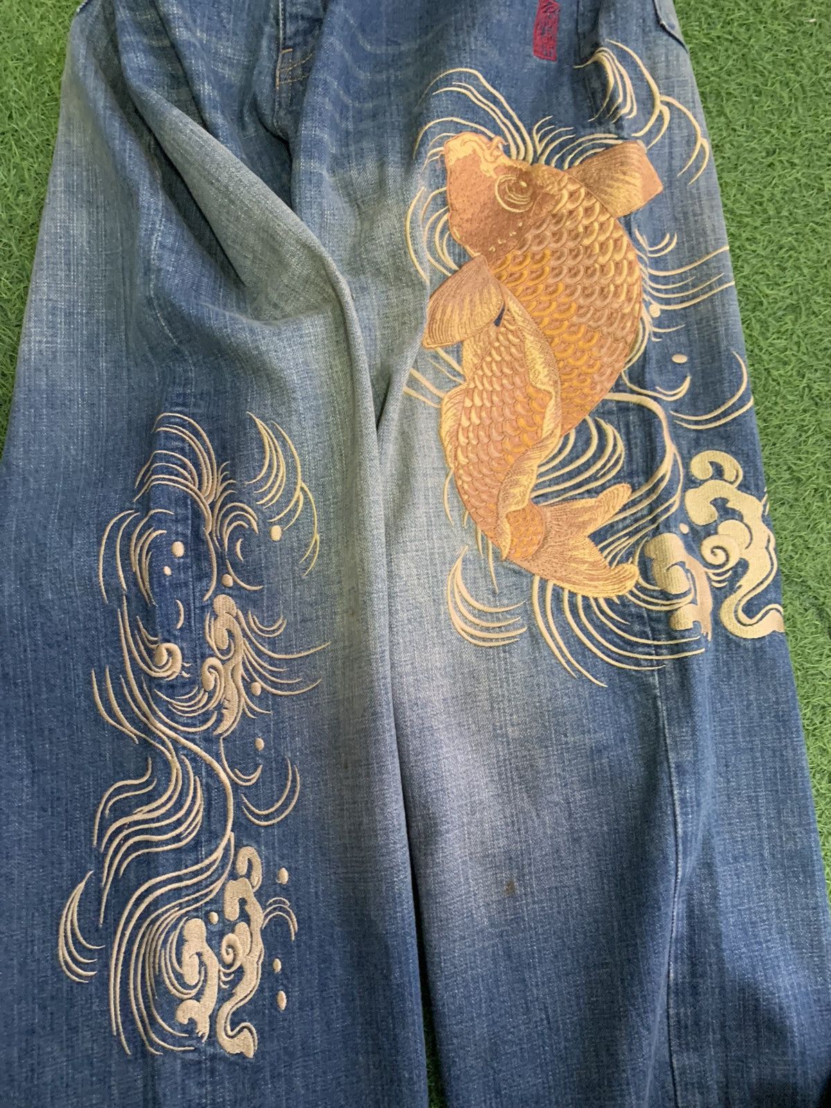 Japanese Brand Vintage Japanese Brand Embroidery Fish Koi Jeans Size US 34 / EU 50 - 14 Thumbnail