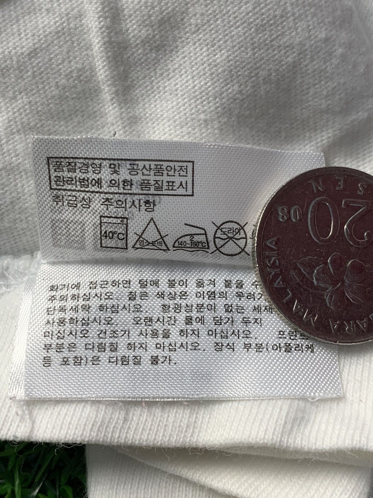 Japanese Brand Kaws X Uniqlo Bearbrick Medicom Graphic Tee Size US M / EU 48-50 / 2 - 5 Thumbnail