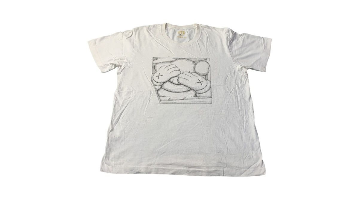 Japanese Brand Kaws X Uniqlo Bearbrick Medicom Graphic Tee Size US M / EU 48-50 / 2 - 1 Thumbnail