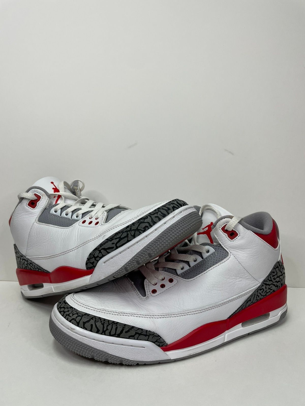 Pre-owned Jordan Brand Air Jordan 3 Retro Fire Red 2022 Shoes In White