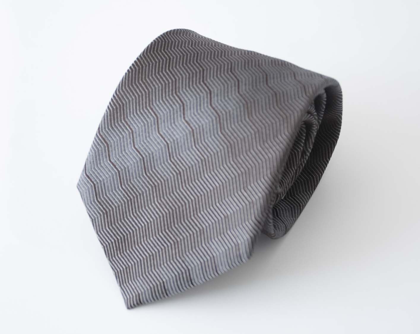 Armani Armani Collezioni Tie 100% Silk Gray Made in Italy Size ONE SIZE - 1 Thumbnail