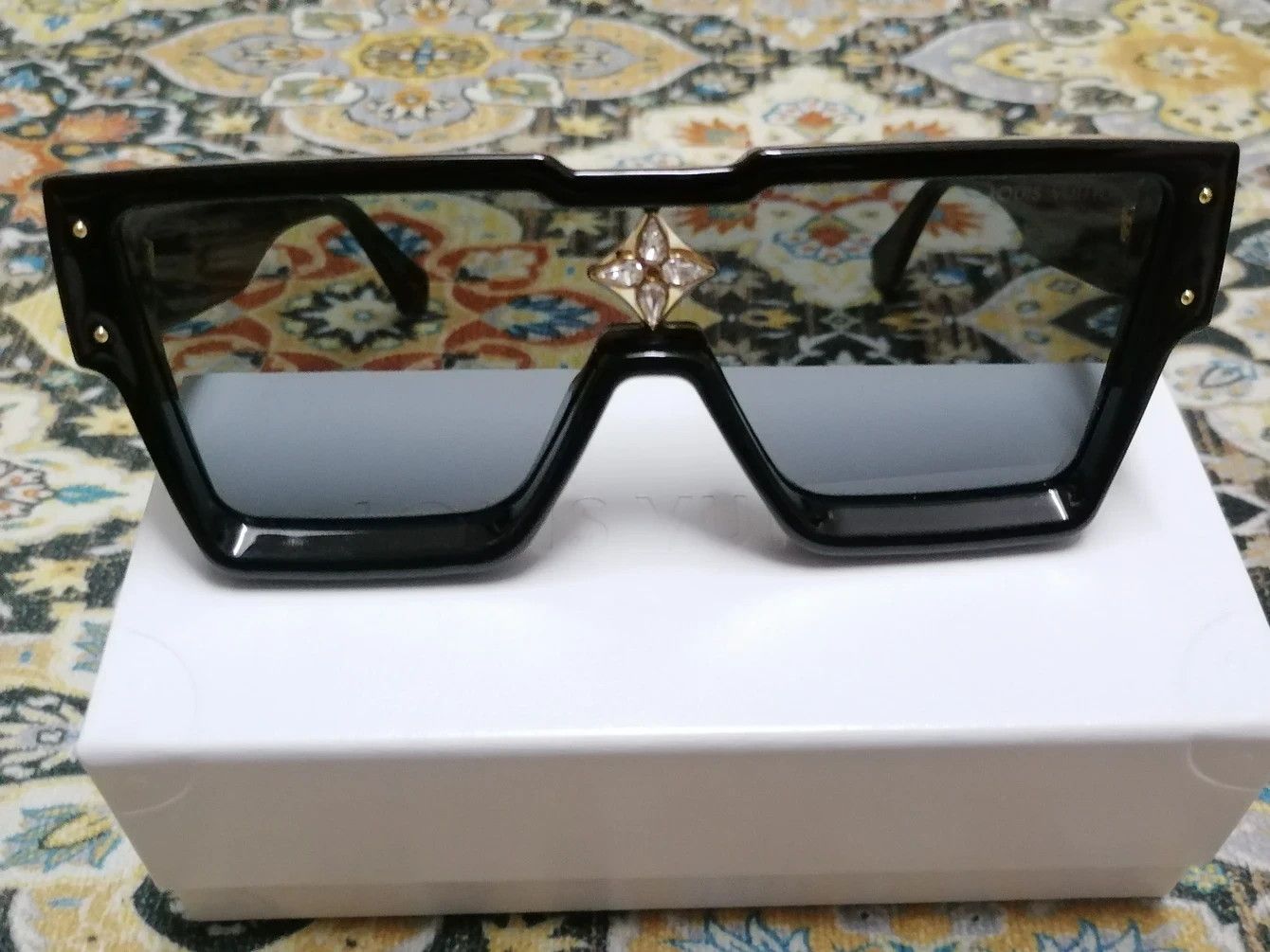 LOUIS VUITTON Cyclone Grey Marble Sunglasses Light Grey Acetate. Size E