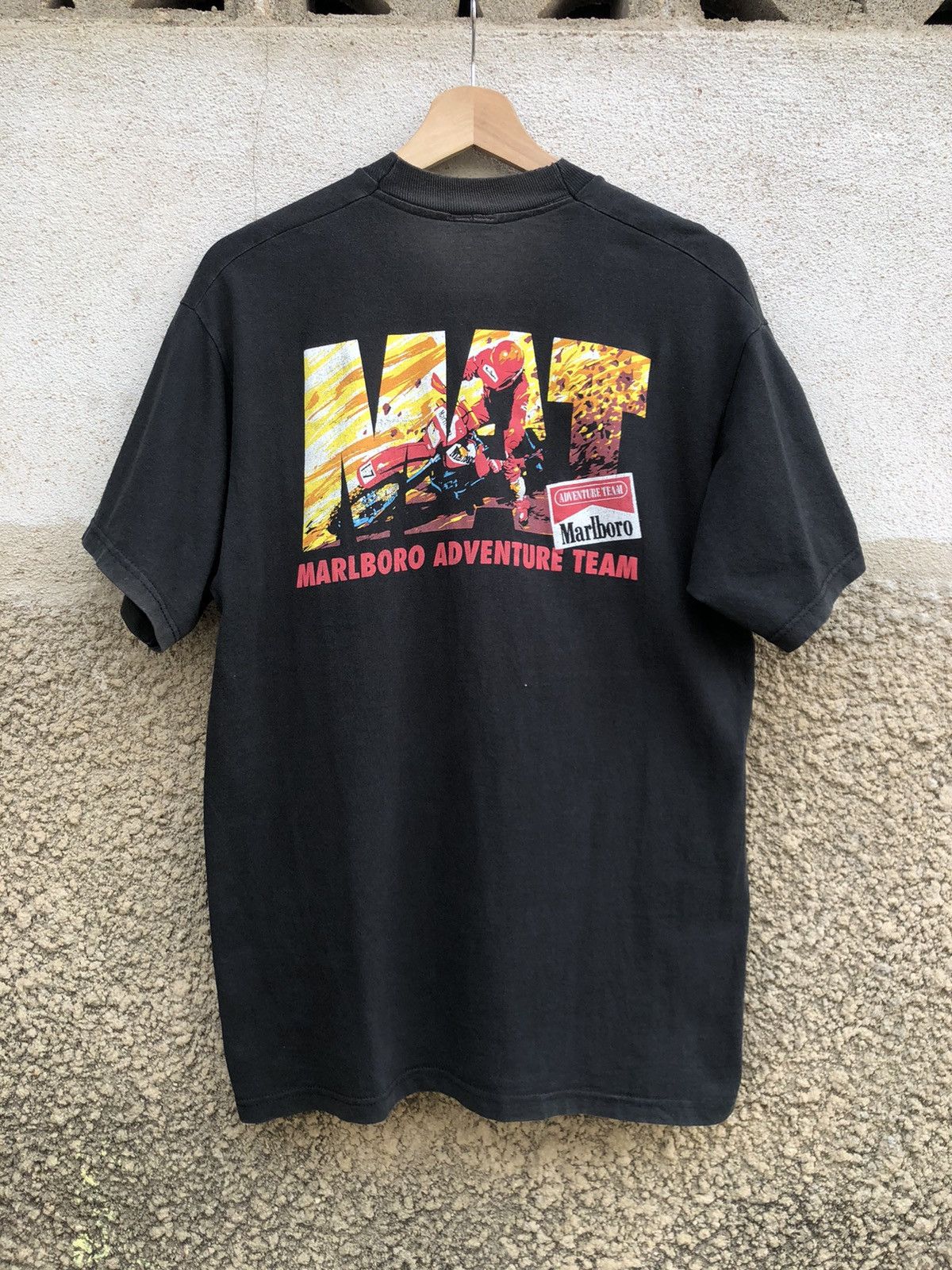 Marlboro × Vintage Rare!! Vintage 90s Marlboro Advanture Team Pocket Tshirt Size US M / EU 48-50 / 2 - 1 Thumbnail