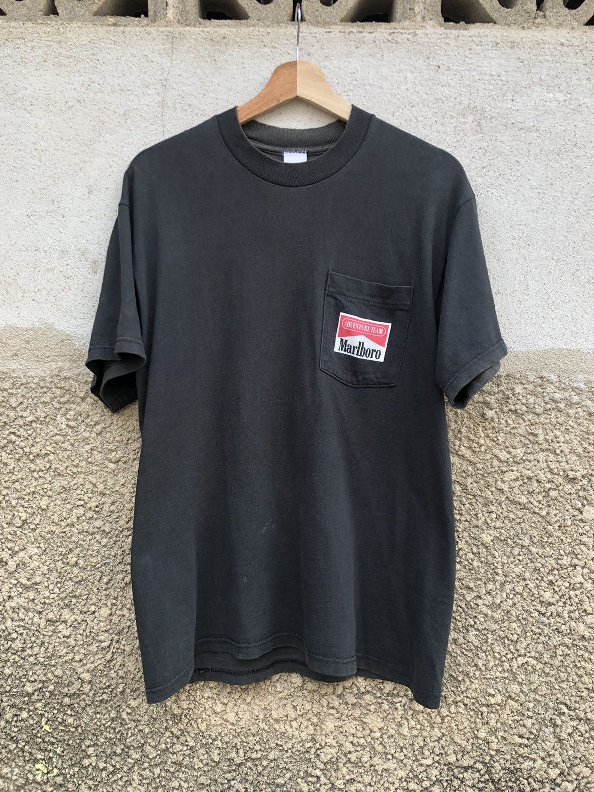 Marlboro × Vintage Rare!! Vintage 90s Marlboro Advanture Team Pocket Tshirt Size US M / EU 48-50 / 2 - 2 Thumbnail