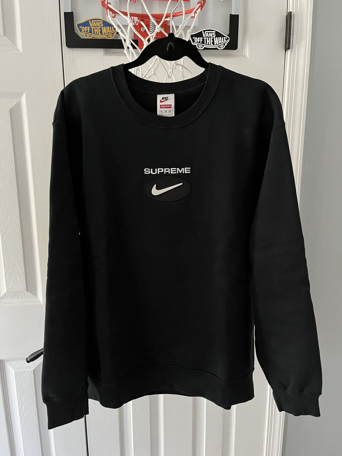 Supreme nike 2024 crewneck black