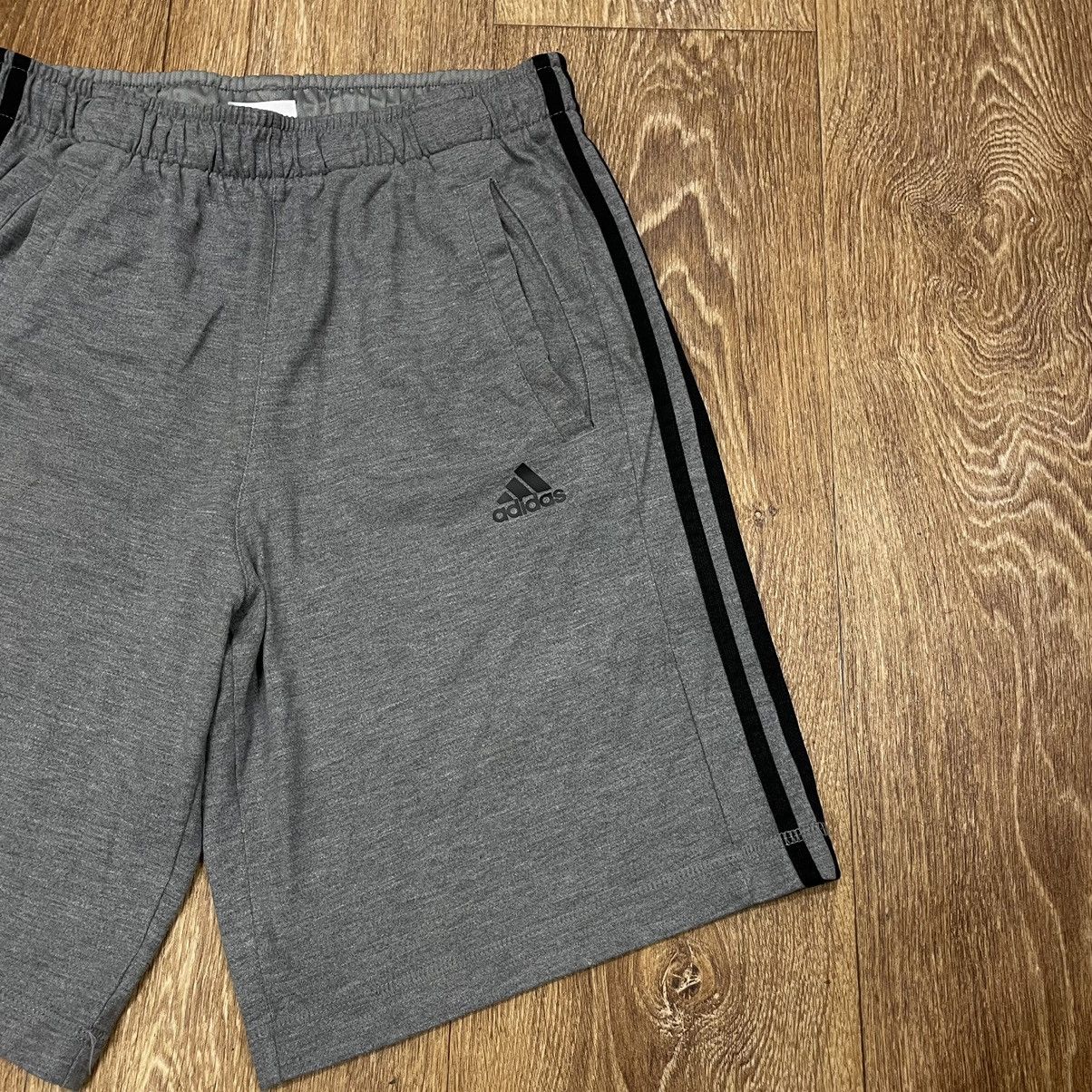 Vintage Vintage Adidas shorts y2k streetwear style 32 Size US 32 / EU 48 - 2 Thumbnail