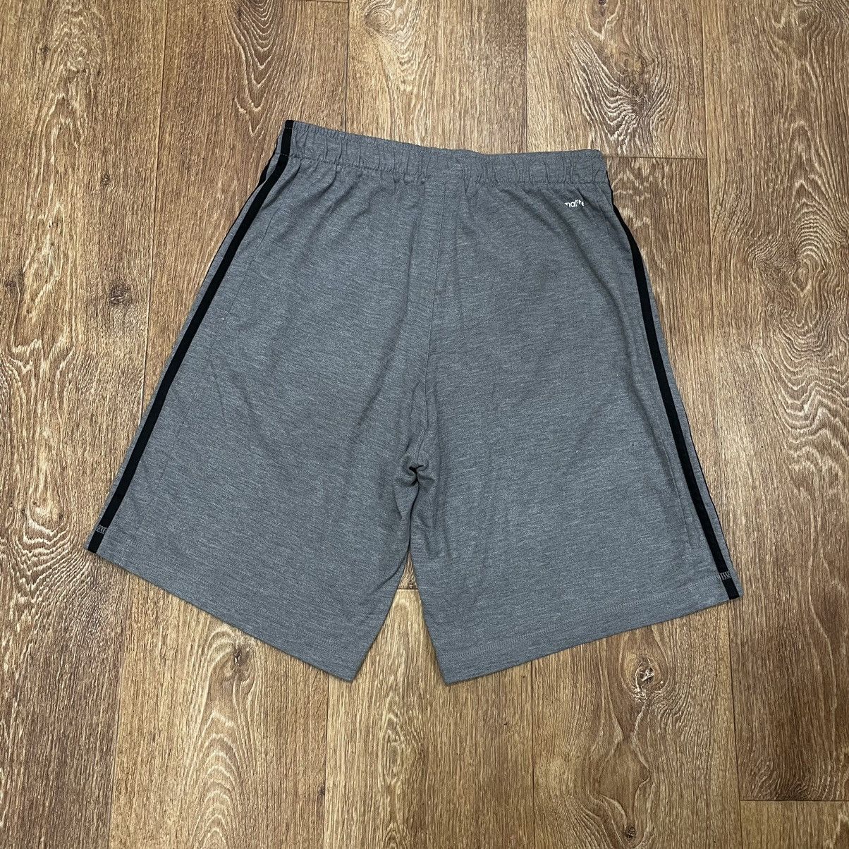 Vintage Vintage Adidas shorts y2k streetwear style 32 Size US 32 / EU 48 - 7 Thumbnail