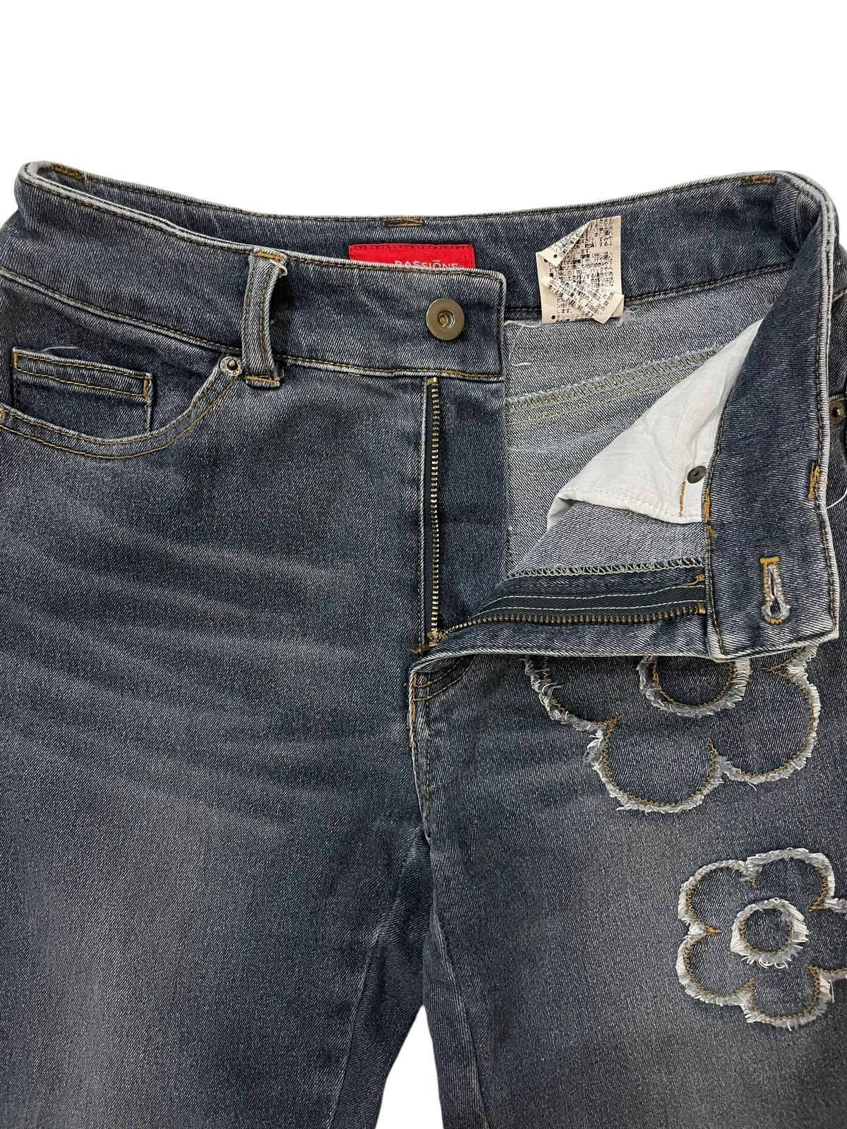 Japanese Brand Vintage Passione Flared / Bootcut Embroidered Flower Design Size 26" / US 2 / IT 38 - 7 Thumbnail