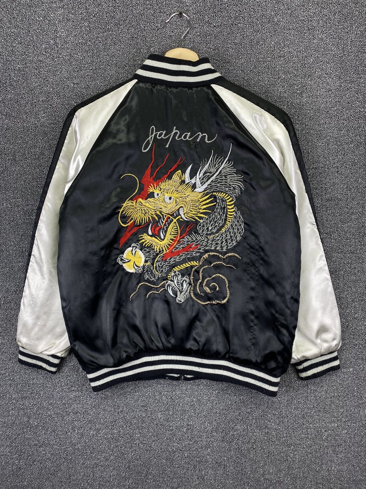 Japanese Brand Vintage Sukajan Dragon Embroidery Big Logo Souvenir Jacket Size M / US 6-8 / IT 42-44 - 1 Thumbnail
