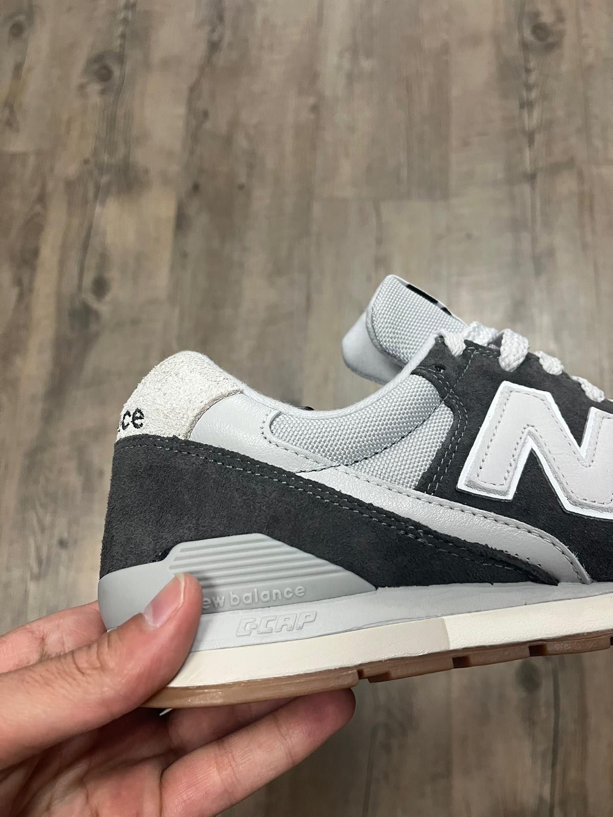 New Balance 996 Trainer in Grey / Multi Size US 10 / EU 43 - 2 Thumbnail