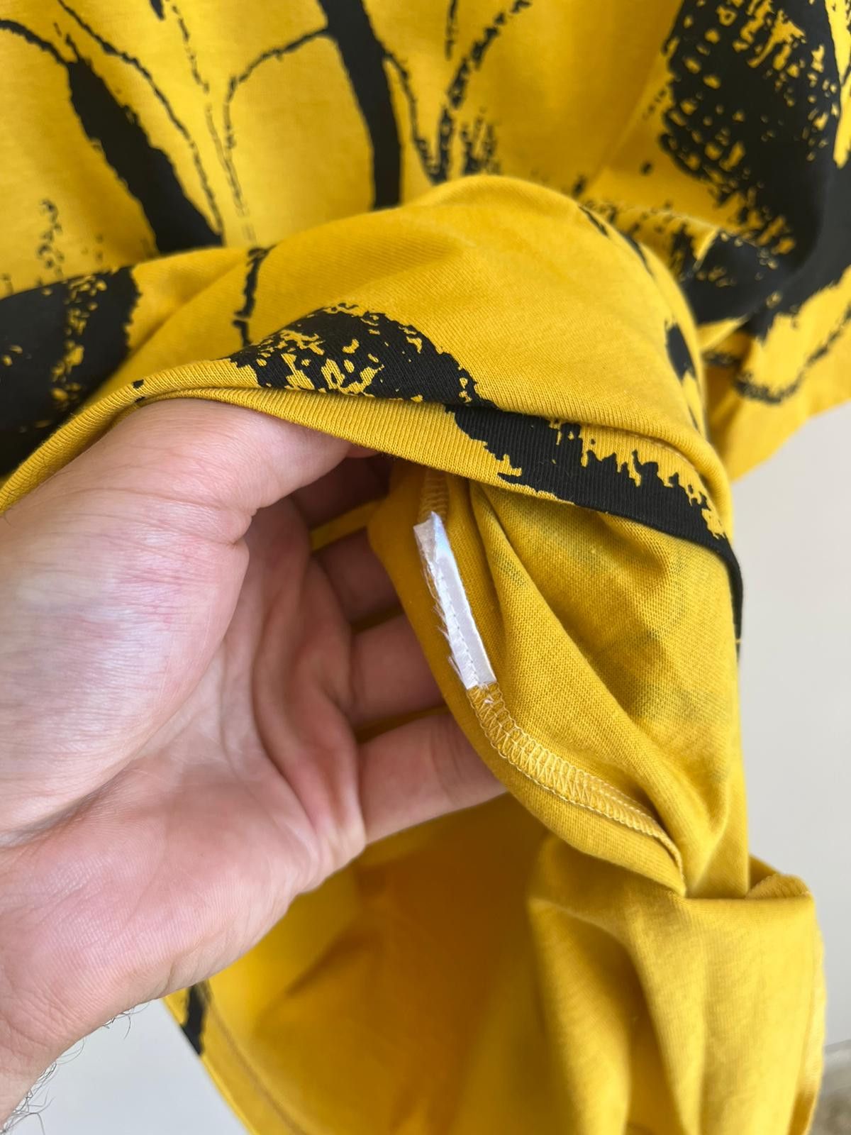 Alexander McQueen T-Shirt in Yellow Color Size US M / EU 48-50 / 2 - 11 Thumbnail