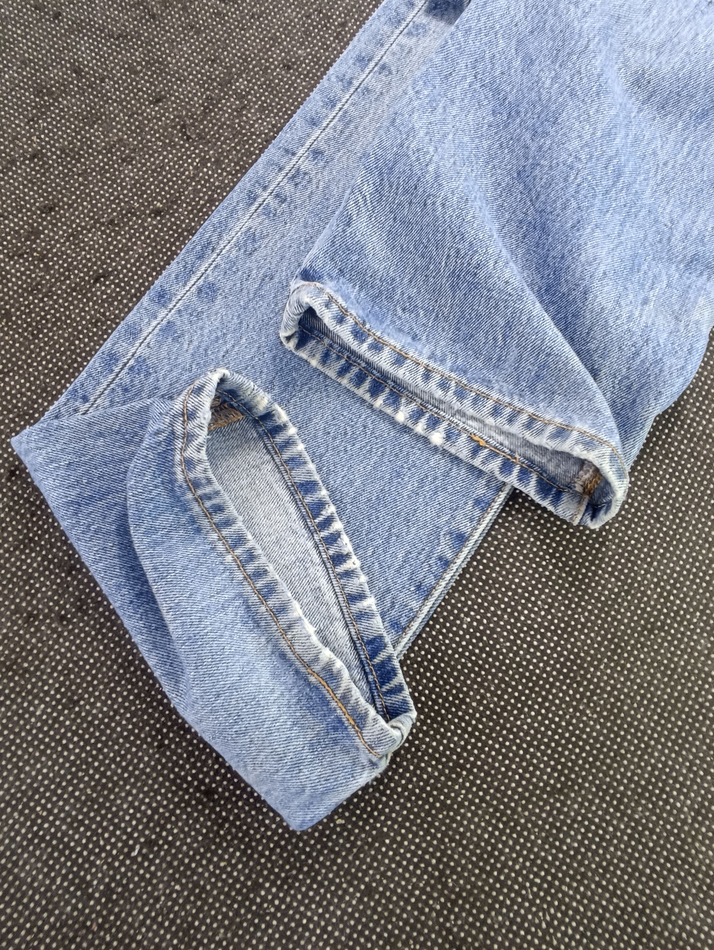 Jean × Levi's × Vintage VINTAGE LEVIS 501 DISTRESSED BLUE WASH JEANS - J253 Size US 35 - 9 Thumbnail
