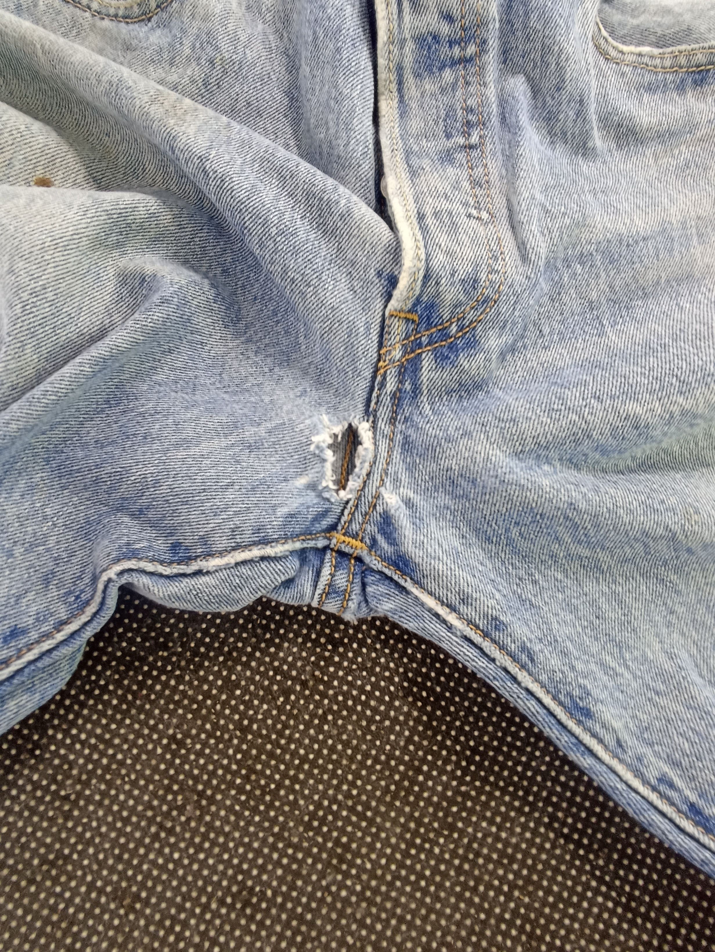 Jean × Levi's × Vintage VINTAGE LEVIS 501 DISTRESSED BLUE WASH JEANS - J253 Size US 35 - 10 Thumbnail