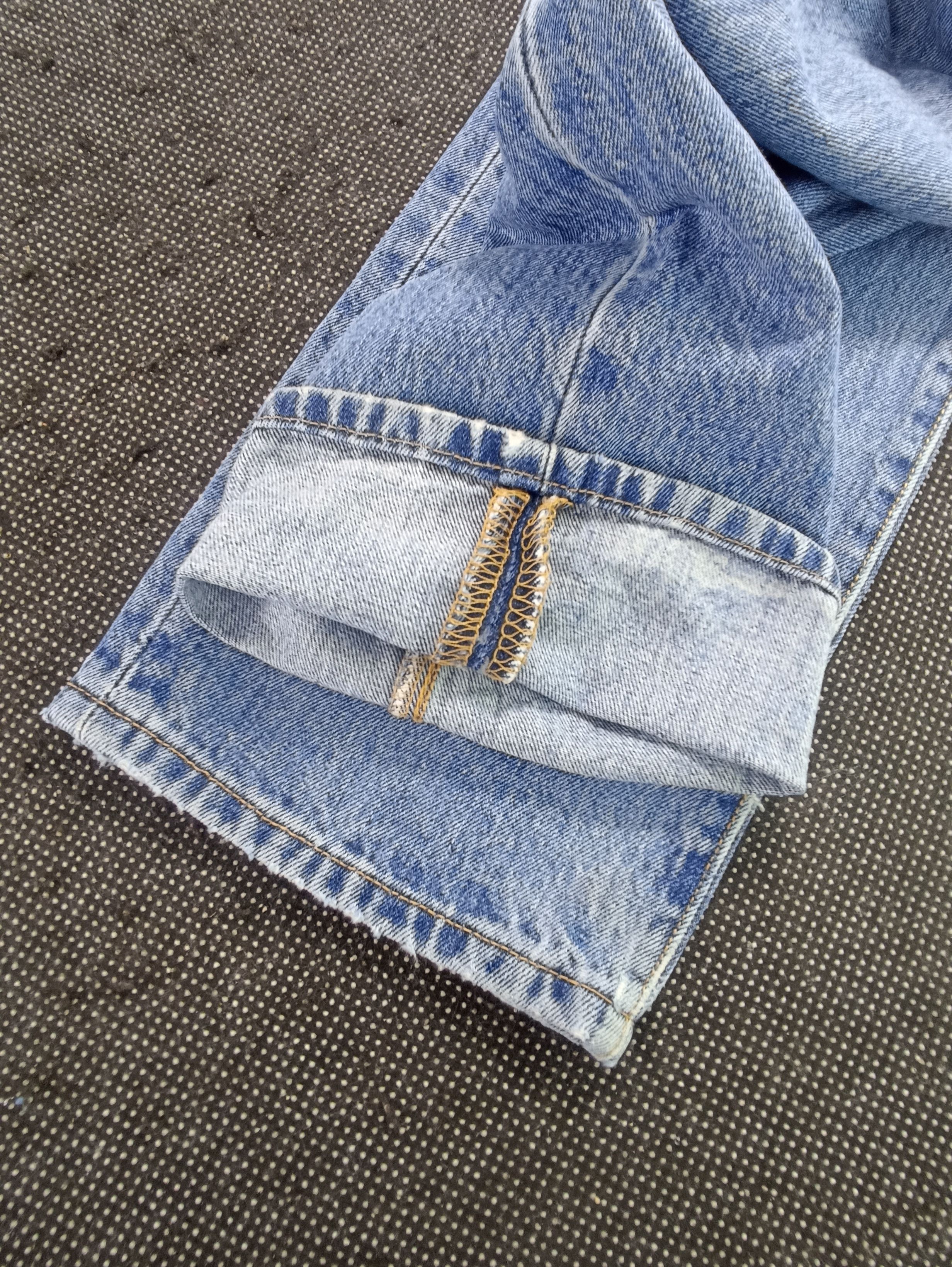Jean × Levi's × Vintage VINTAGE LEVIS 501 DISTRESSED BLUE WASH JEANS - J253 Size US 35 - 8 Thumbnail