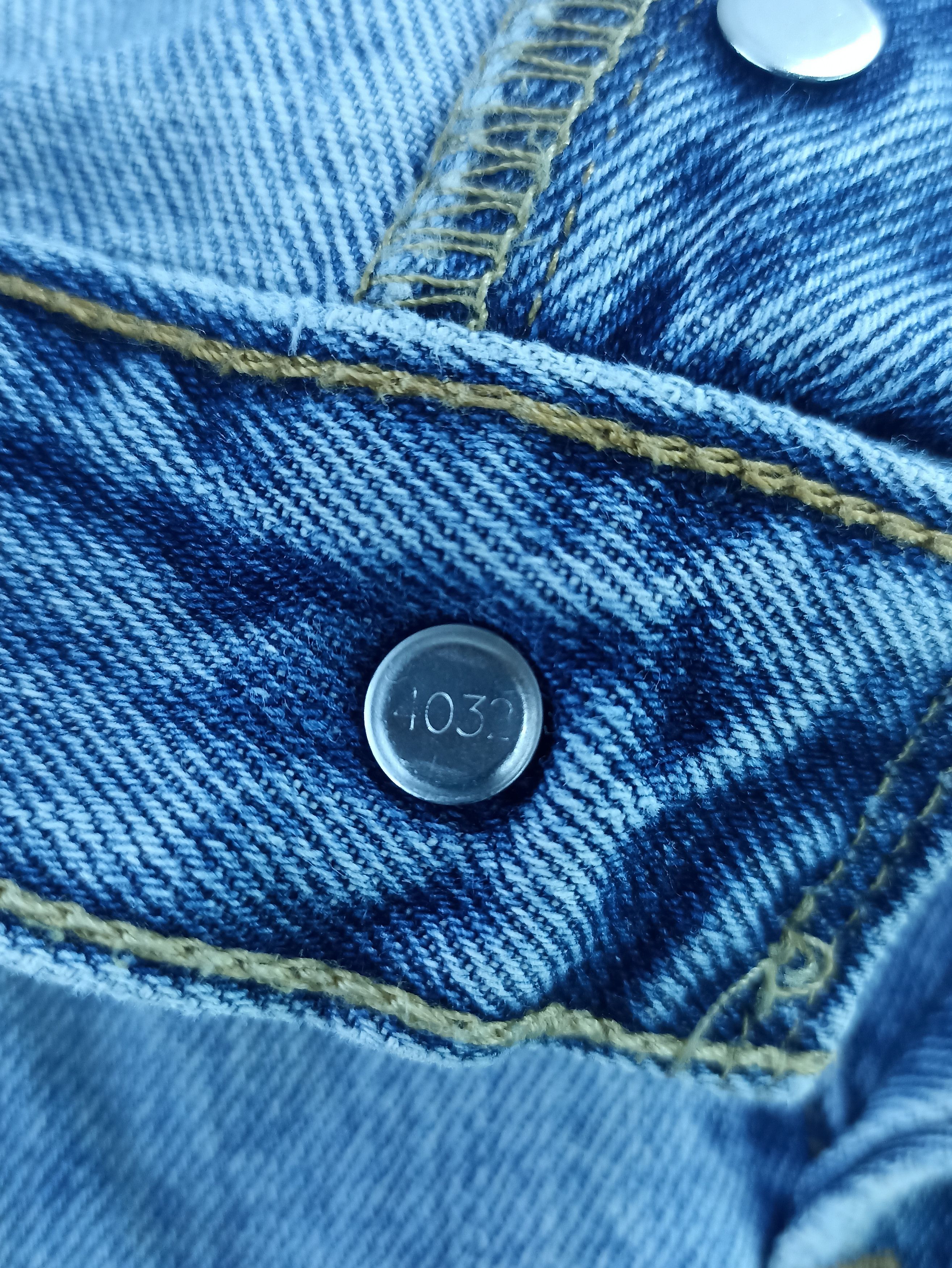 Jean × Levi's × Vintage VINTAGE LEVIS 501 DISTRESSED BLUE WASH JEANS - J253 Size US 35 - 4 Thumbnail